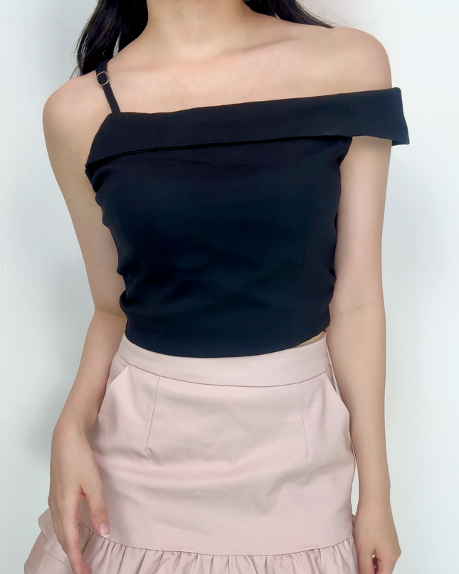 Asymmetric Off-Shoulder Contour Top