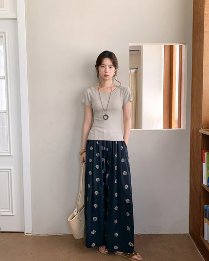 Slim Fit Two-Way Cross V-Neck Knit Top