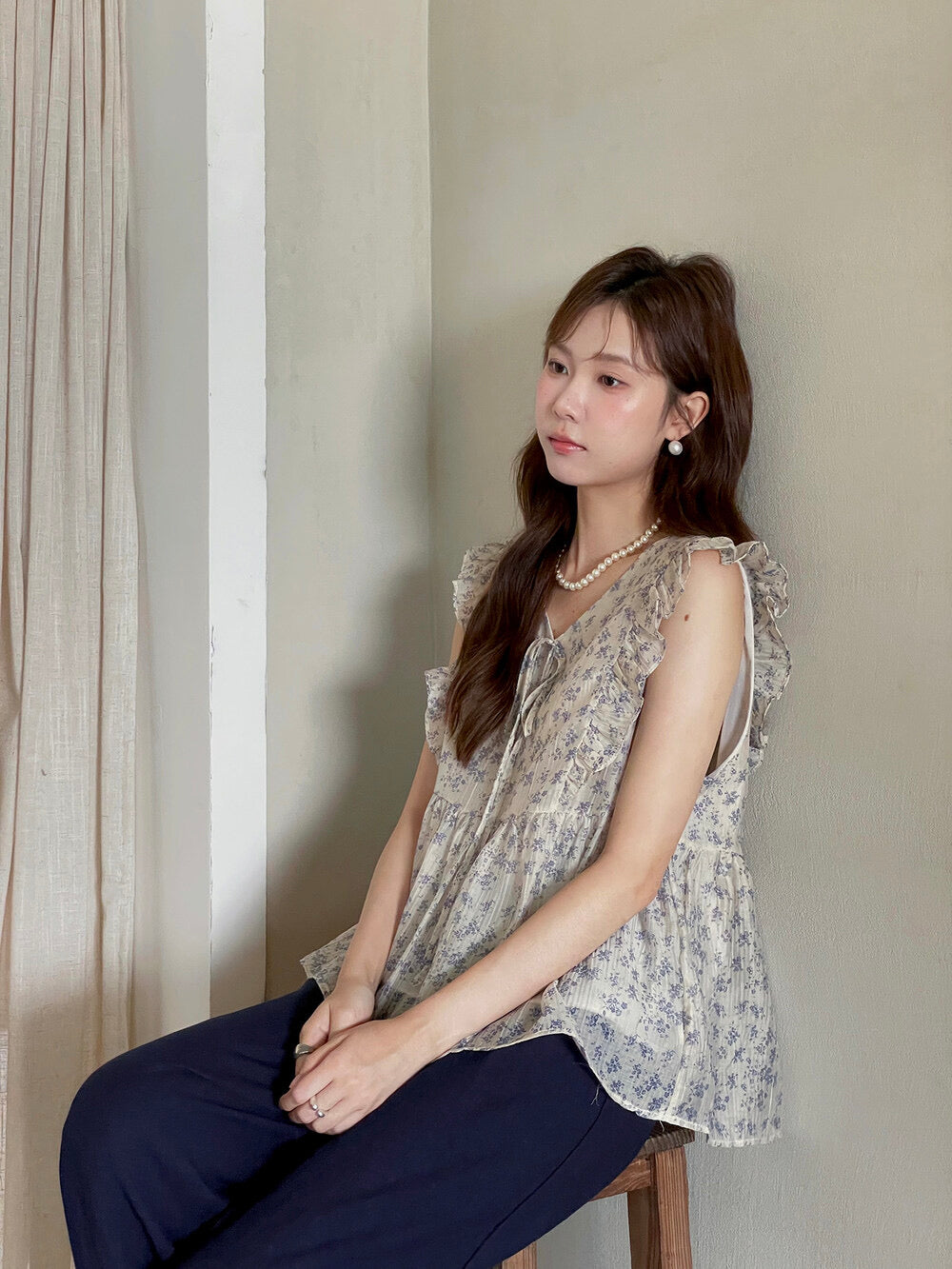 French Floral V-Neck Tie Blouse
