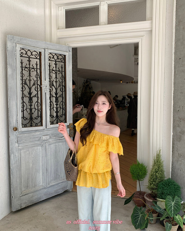 AS OFFICIAL Two-Way Heavy Crochet Floral Ruffle Top
