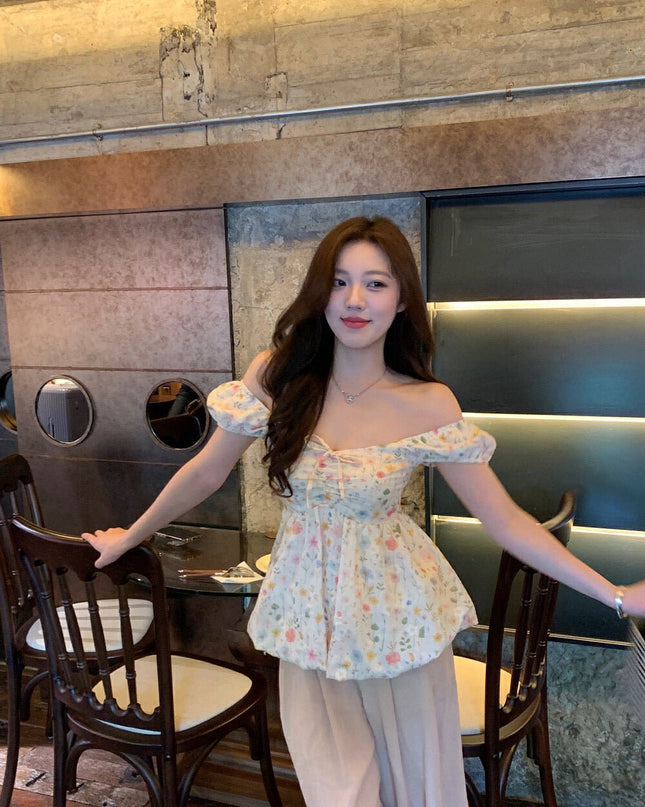 AS OFFICIAL Sugar Rush – Floral Puff Sleeve Peplum Blouse - HappyFash