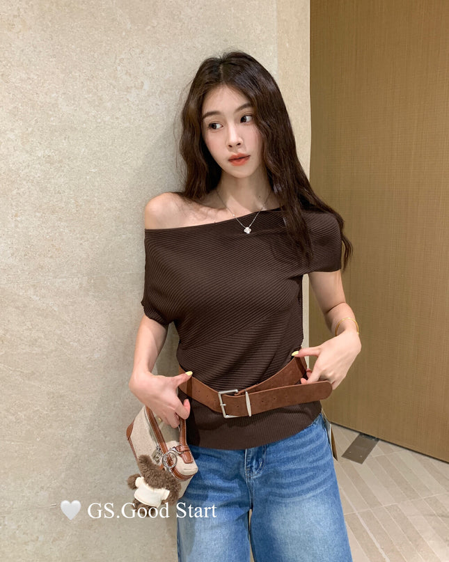GS.GOOD START Asymmetrical Shoulder Short Sleeve Top