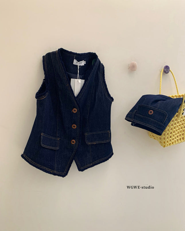 WG.WE Trendy Vest Top & Pleated Skirt Set