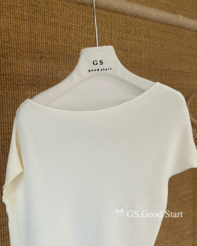 GS.GOOD START Asymmetrical Shoulder Short Sleeve Top