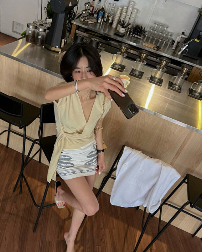WGWE Korean Style V-Neck Cross Tie Short Sleeve Knit Top