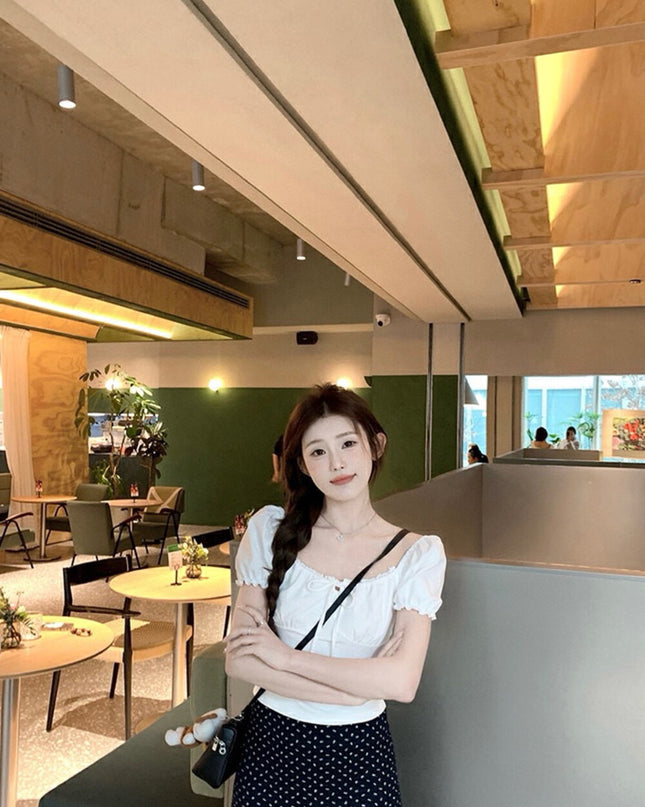 WGWE Sleek Collarbone-Revealing Fitted Top